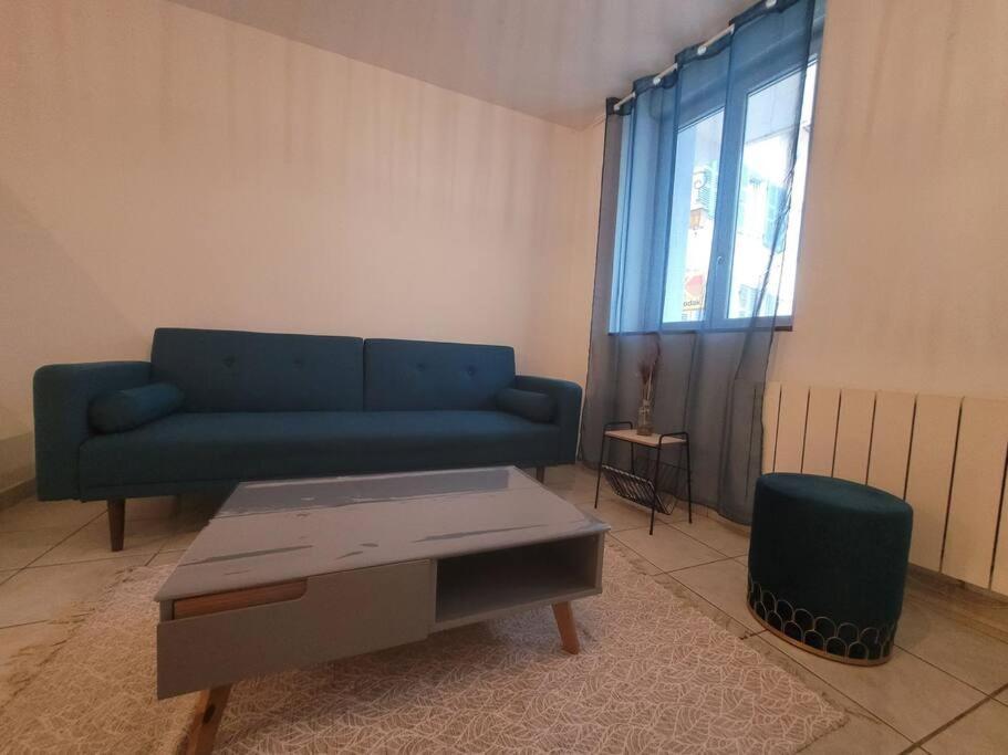 Appartement Sur La Place De Poncin Екстериор снимка