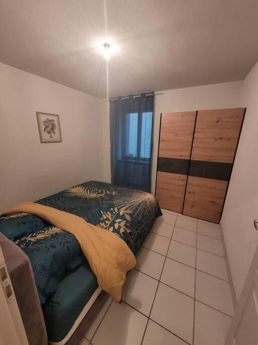 Appartement Sur La Place De Poncin Екстериор снимка