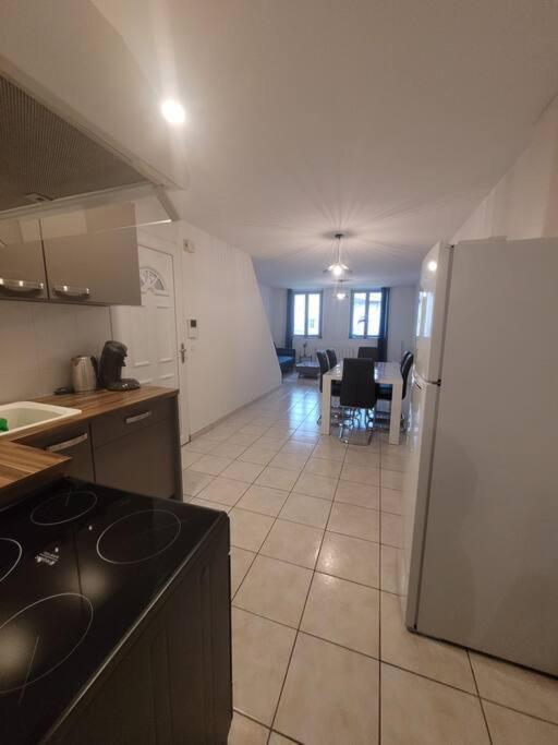 Appartement Sur La Place De Poncin Екстериор снимка