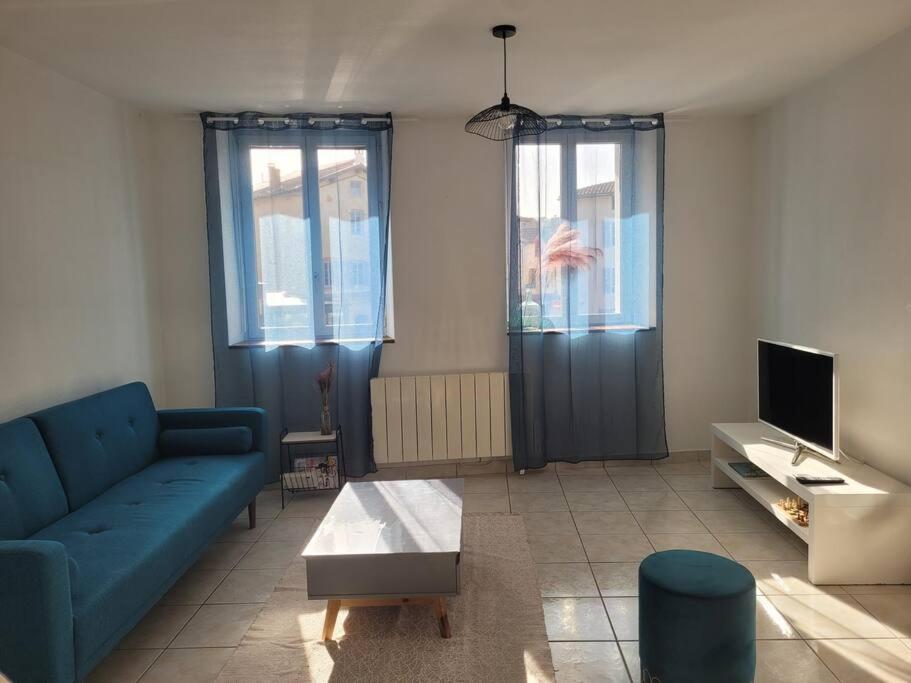 Appartement Sur La Place De Poncin Екстериор снимка